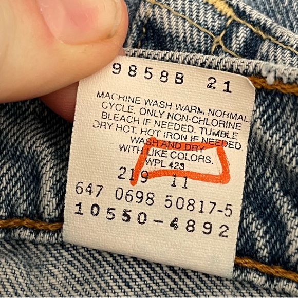 Vintage Levi’s 550 Ribcage Waist Jeans - Picture 5 of 14